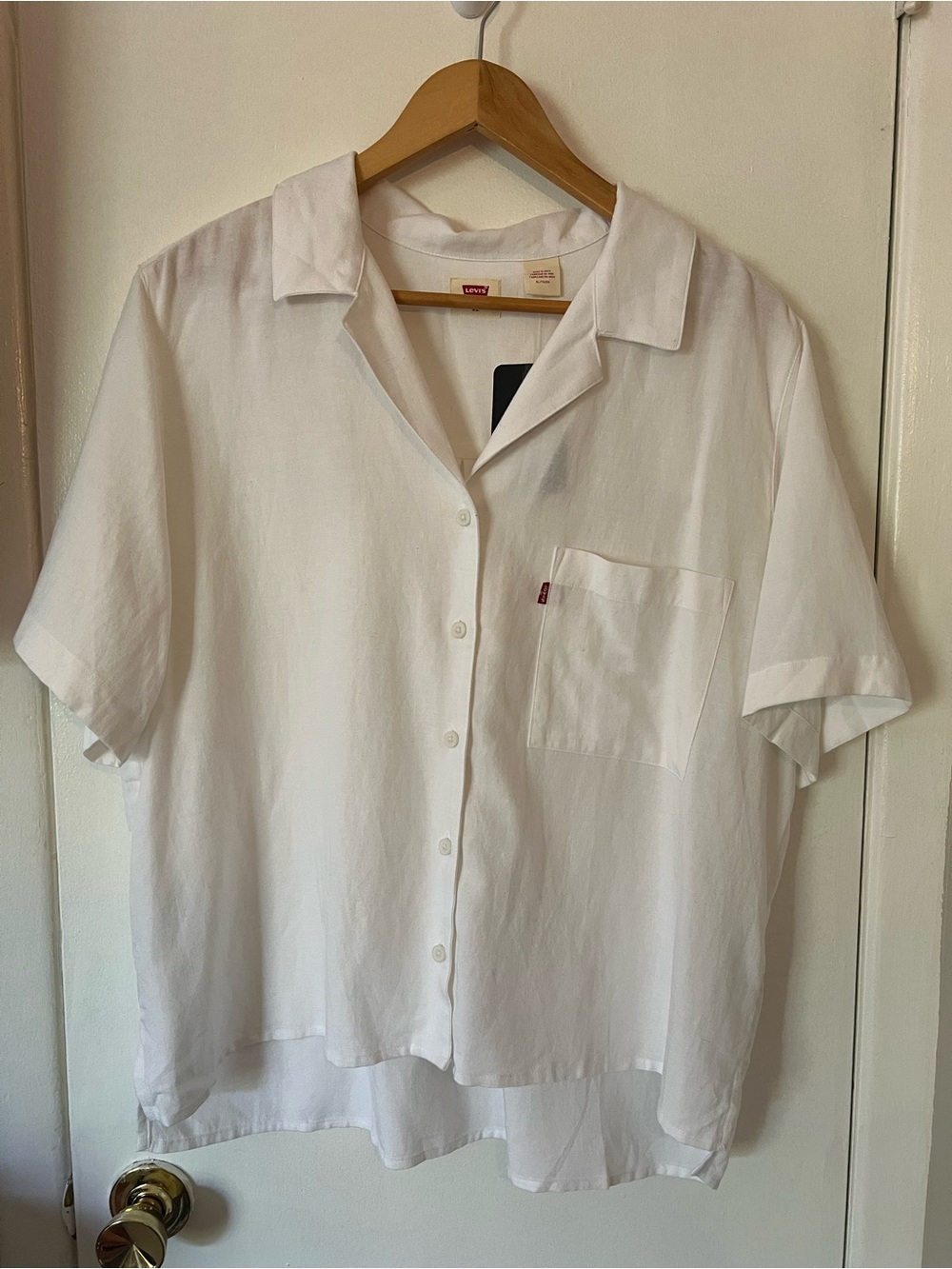 NWT Levi's White Short-Sleeve Button-Down Camp Shirt